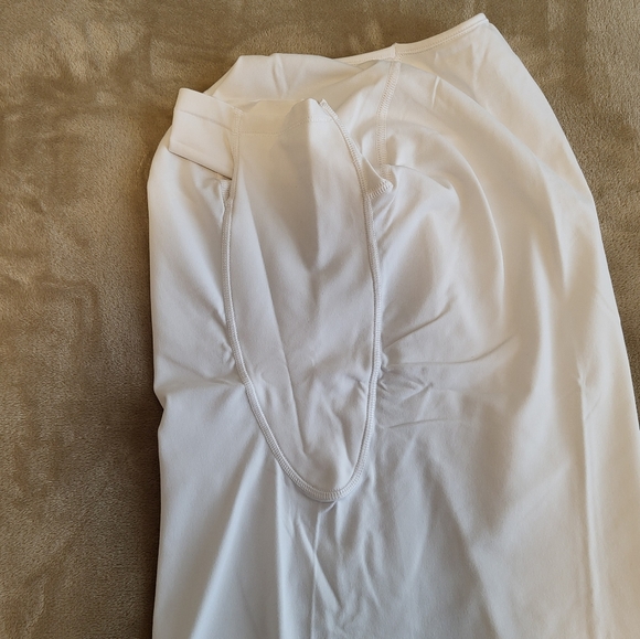 Knix sweat proof v neck tshirt - Picture 3 of 4